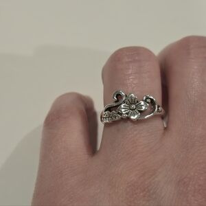 Floral Silver Tone Ring Size 5.25 Nwot